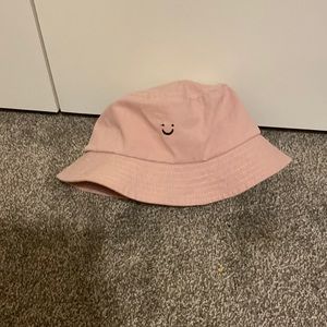 Salmon smiley bucket hat